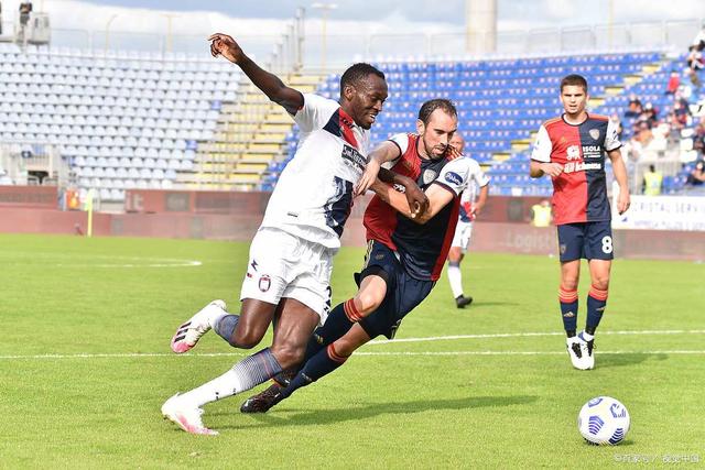 仅让球迷浮 仅让球迷浮